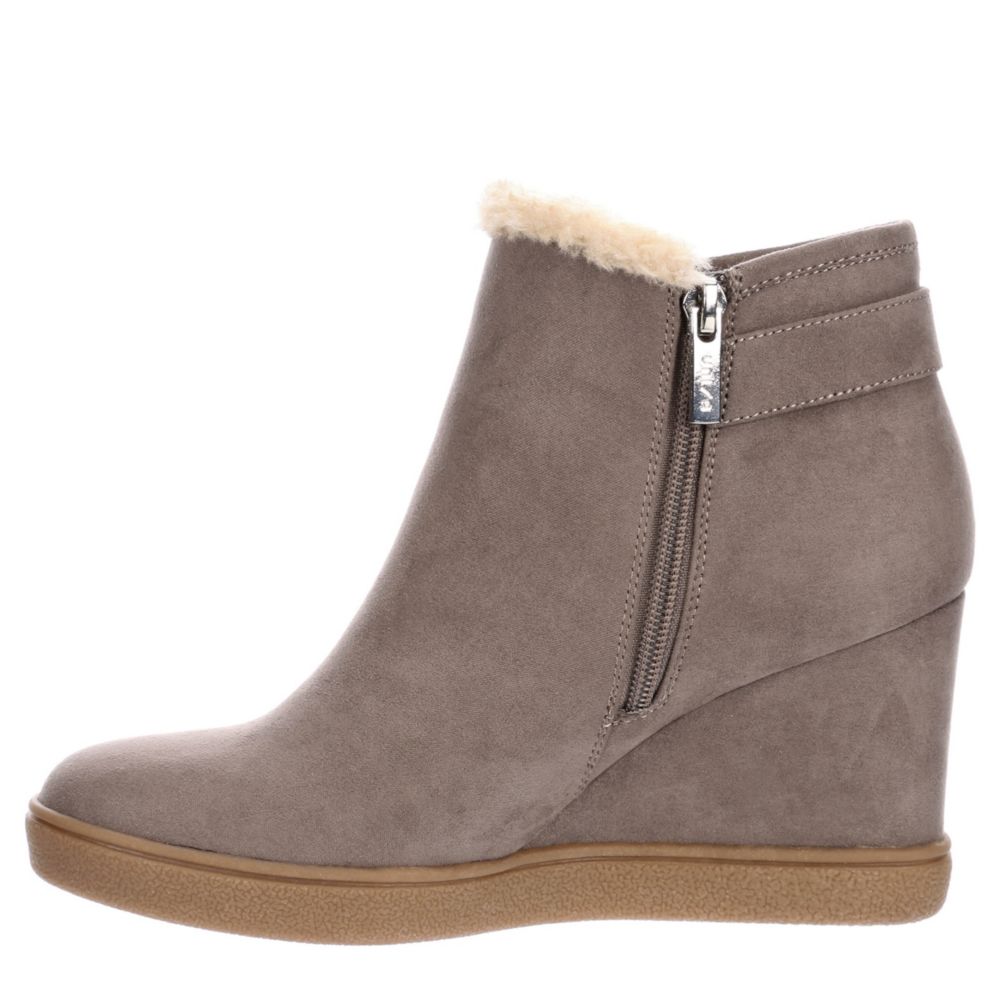 unisa mobi wedge bootie