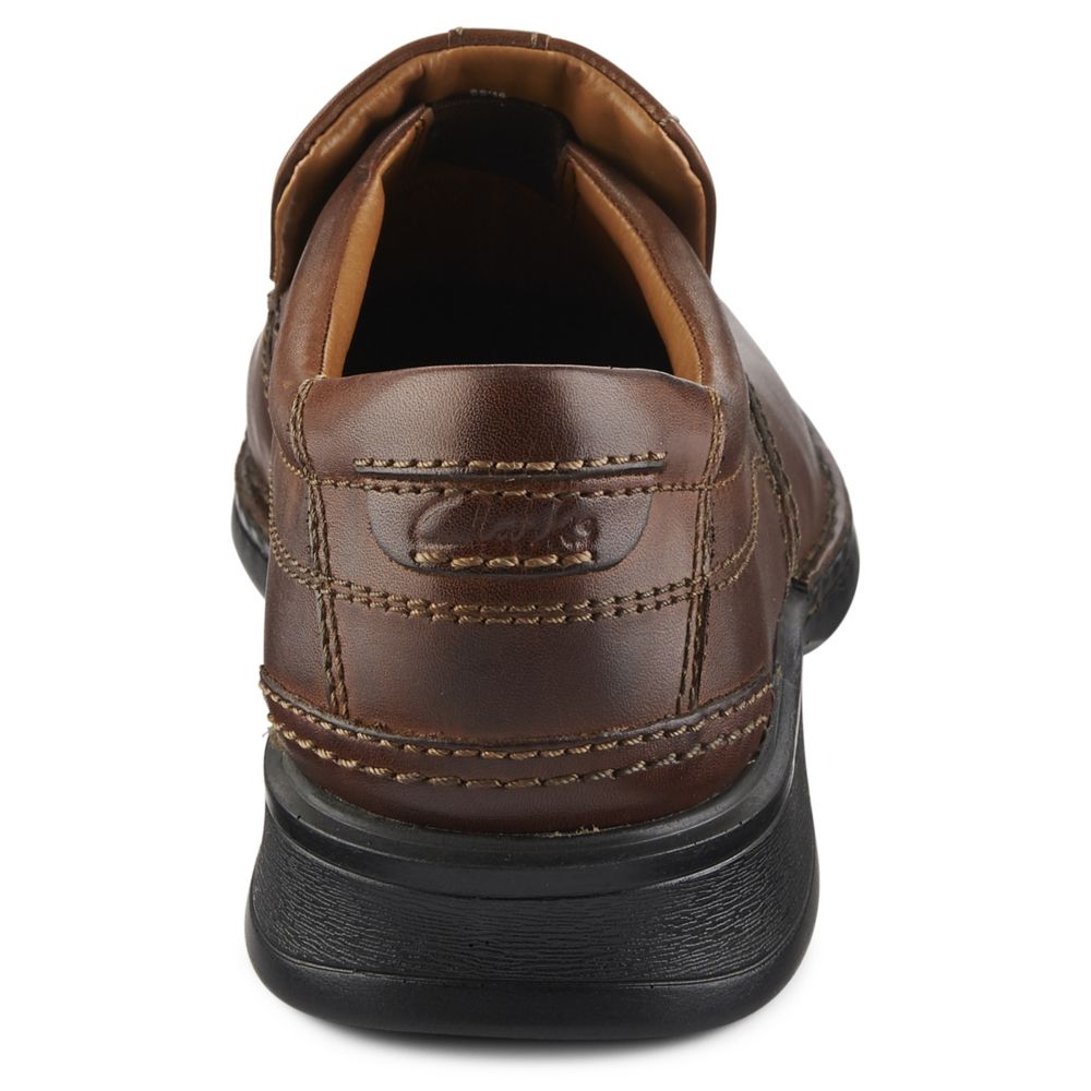 clarks men's escalade