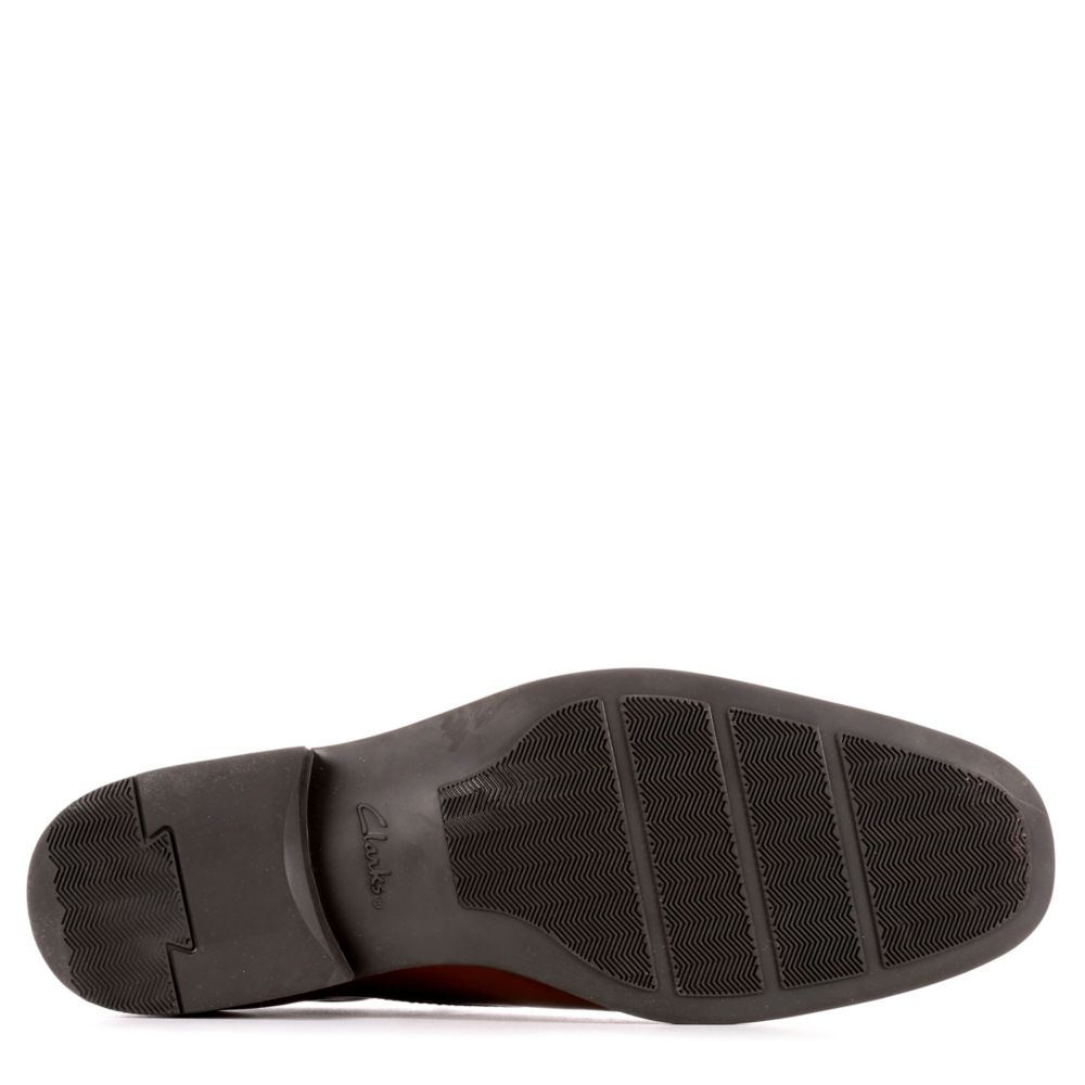 clarks tilden cap toe oxford