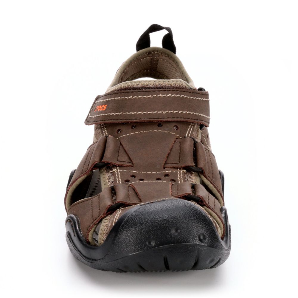 CROCS Mens Swiftwarer Leather Casual Sandal - ESPRESSO