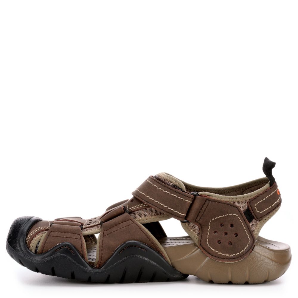 CROCS Mens Swiftwarer Leather Casual Sandal - ESPRESSO