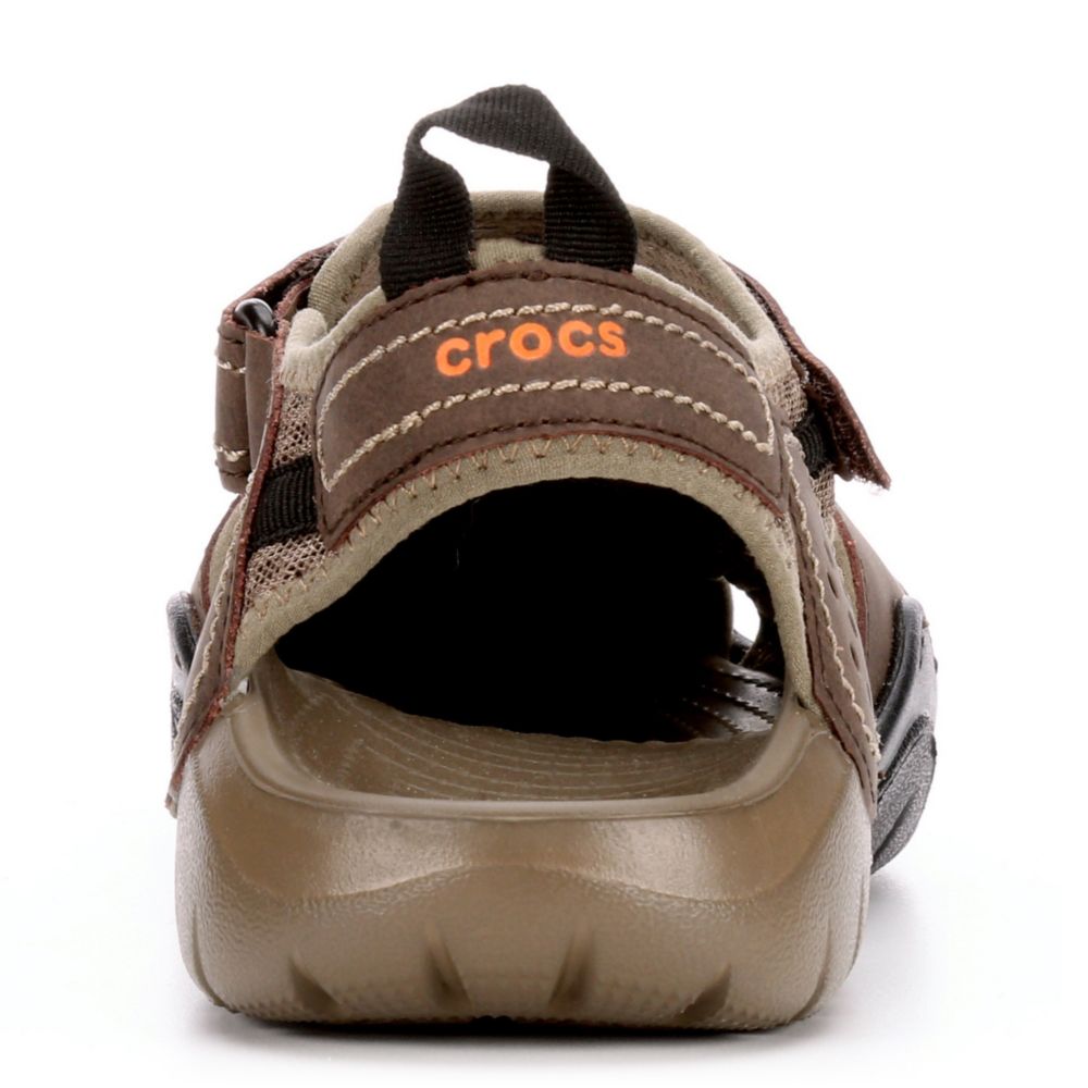 CROCS Mens Swiftwarer Leather Casual Sandal - ESPRESSO
