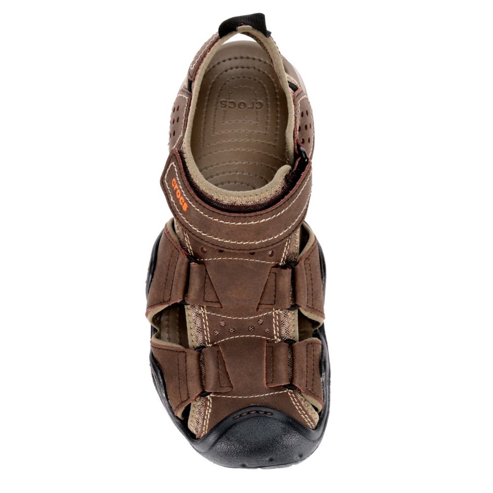 CROCS Mens Swiftwarer Leather Casual Sandal - ESPRESSO