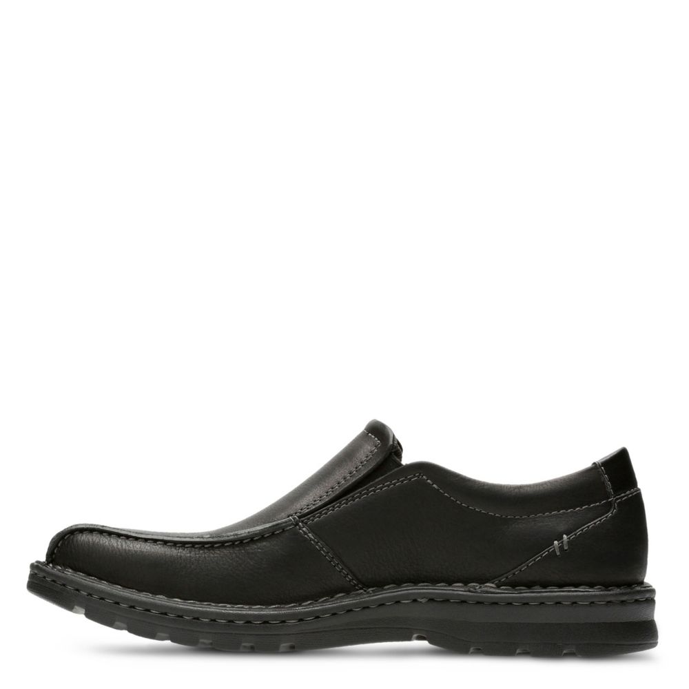 clarks mens slip on shoes black