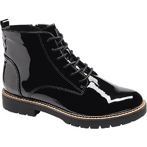 Zwarte veterboot Graceland om te zoenen