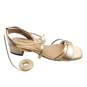 Levně Béžovo-zlaté sandály na podpatku Catwalk