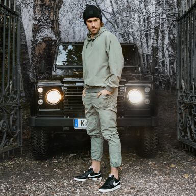 F&eacute;rfi sneakerek