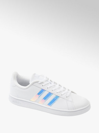 adidas Sneaker GRAND COURT BASE in WeiB mit Glanz Details DEICHMANN AT