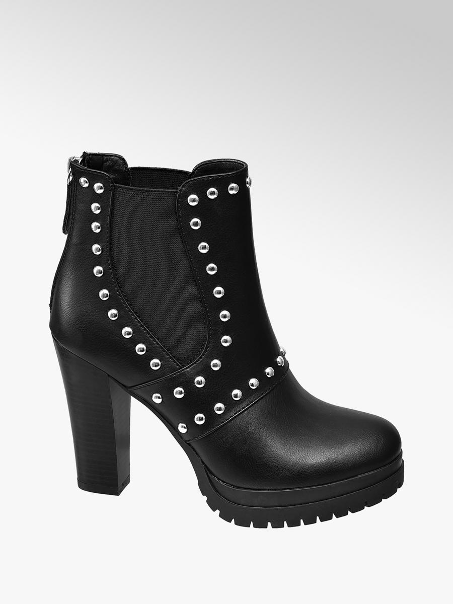 stud detail chelsea boots