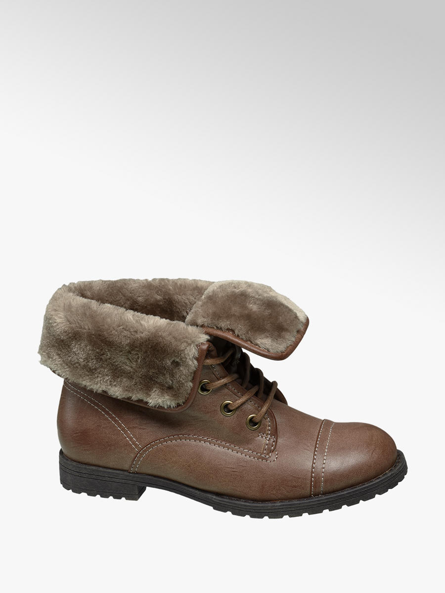 tan boots with fur