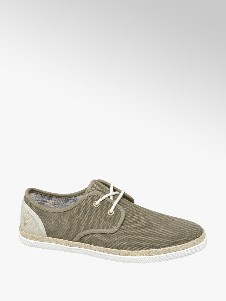 men's casual shoes with khakis