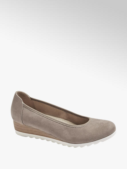 Graceland Keil Pumps in Taupe