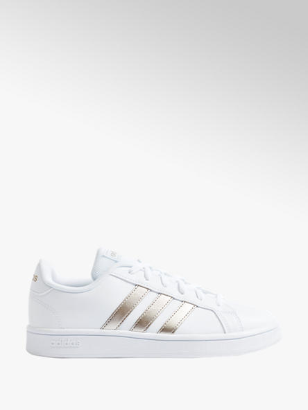 adidas Sneaker GRAND COURT BASE in Weiß mit Glanz Details